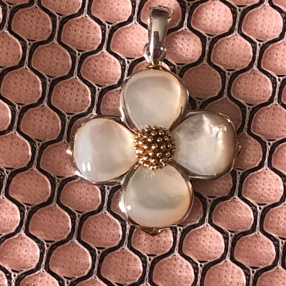 Authentic Kovel Dogwood (flower) Mother of Pearl 1” PENDANT - Picture 10 of 10